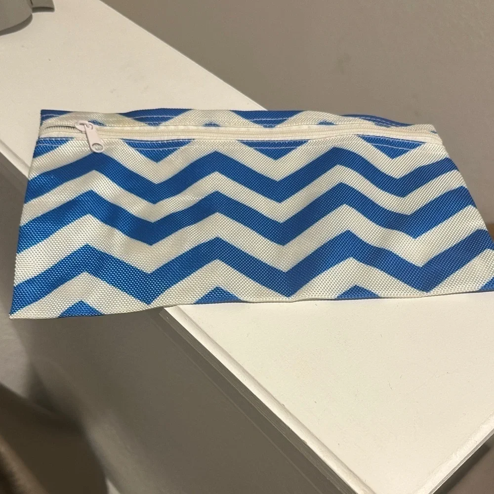 ALOHA Collection Blue and White Zipper Bag